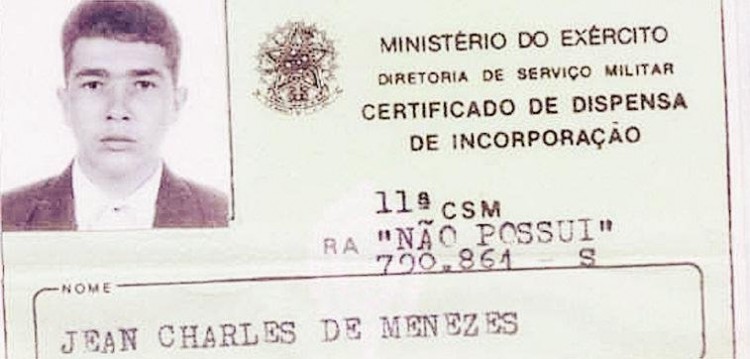 Certificado de reservista de Jean Charles de Menezes, morto pela polícia inglesa em 22 de julho de 2005